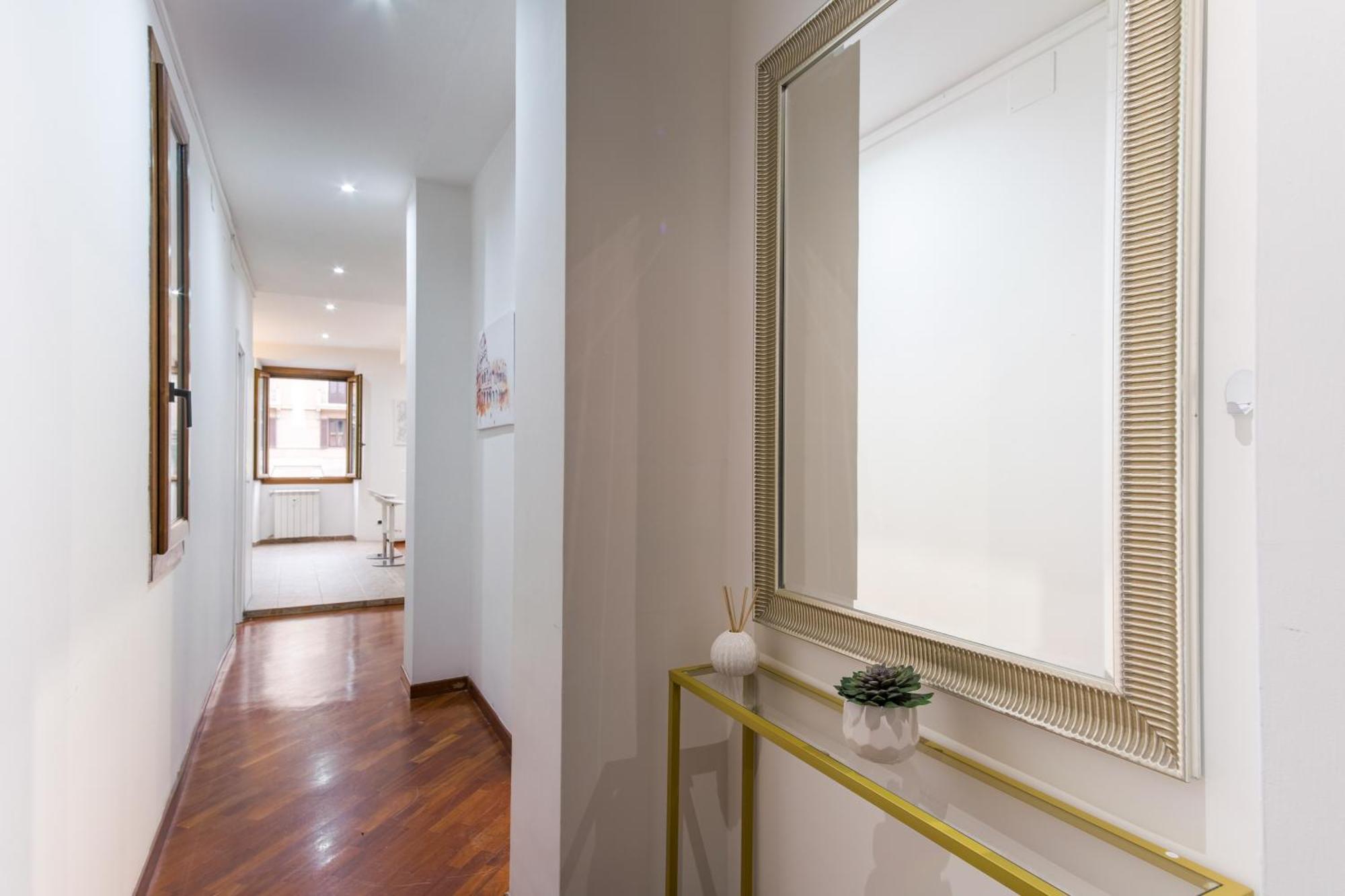 Elegantis San Giovanni - Easily Get To The Historic Center, Metro, Tram And Bus Are Nearby Rom