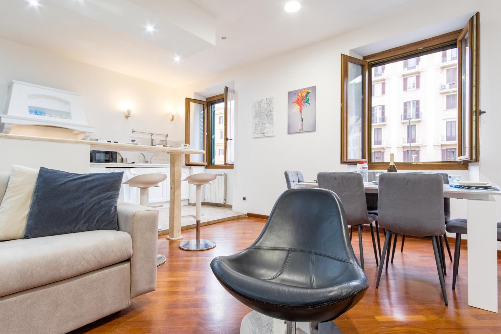 Apartment Elegantis San Giovanni - Easily Get To The Historic Center, Metro, Tram And Bus Are Nearby Rom