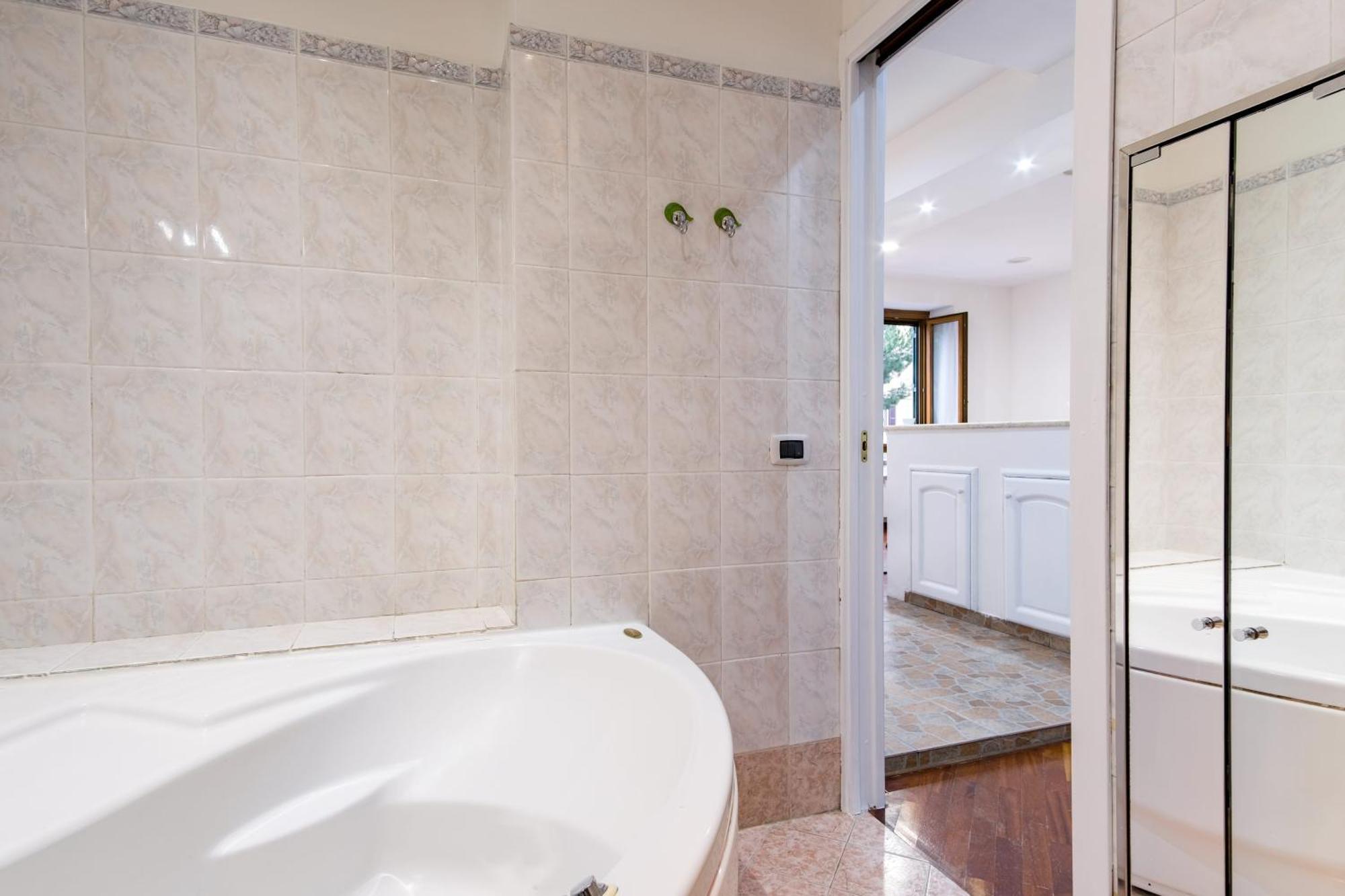 Elegantis San Giovanni - Easily Get To The Historic Center, Metro, Tram And Bus Are Nearby * Rom
