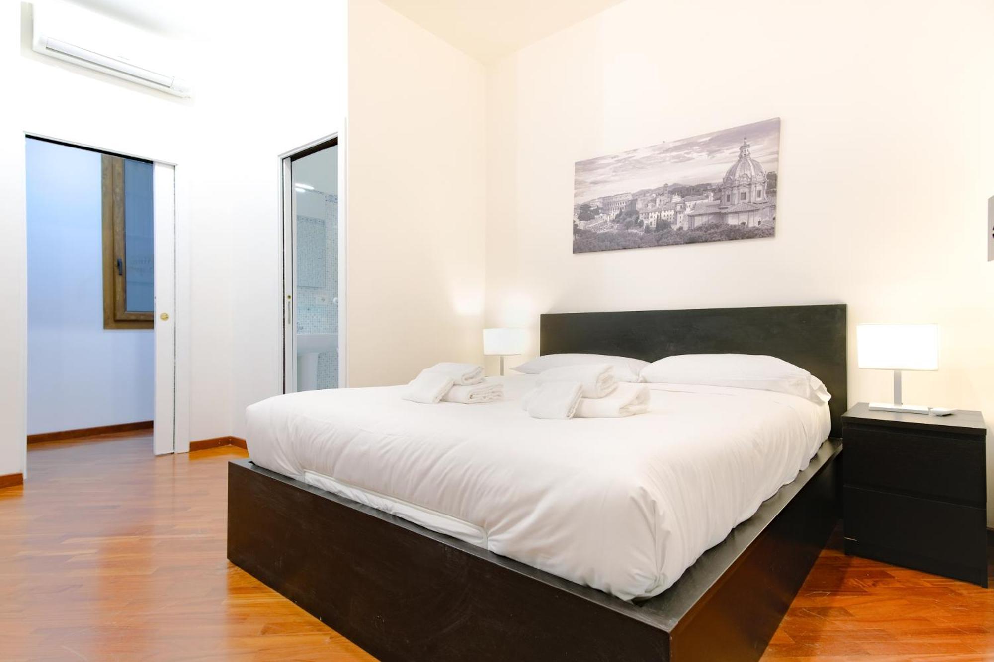 Elegantis San Giovanni - Easily Get To The Historic Center, Metro, Tram And Bus Are Nearby Apartment Rom